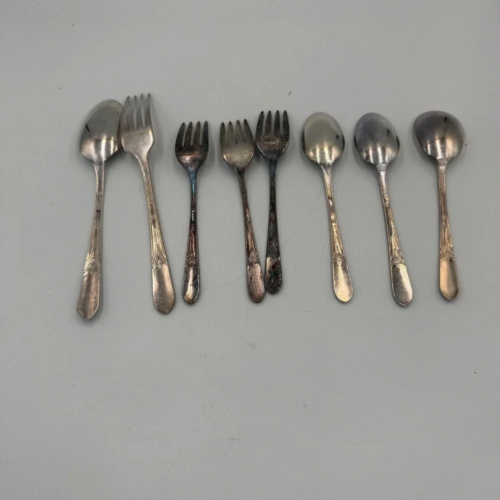 Wm Rogers IS Silver Plate Flatware Set 8pc 1939 Adoration Pattern Floral Vintage